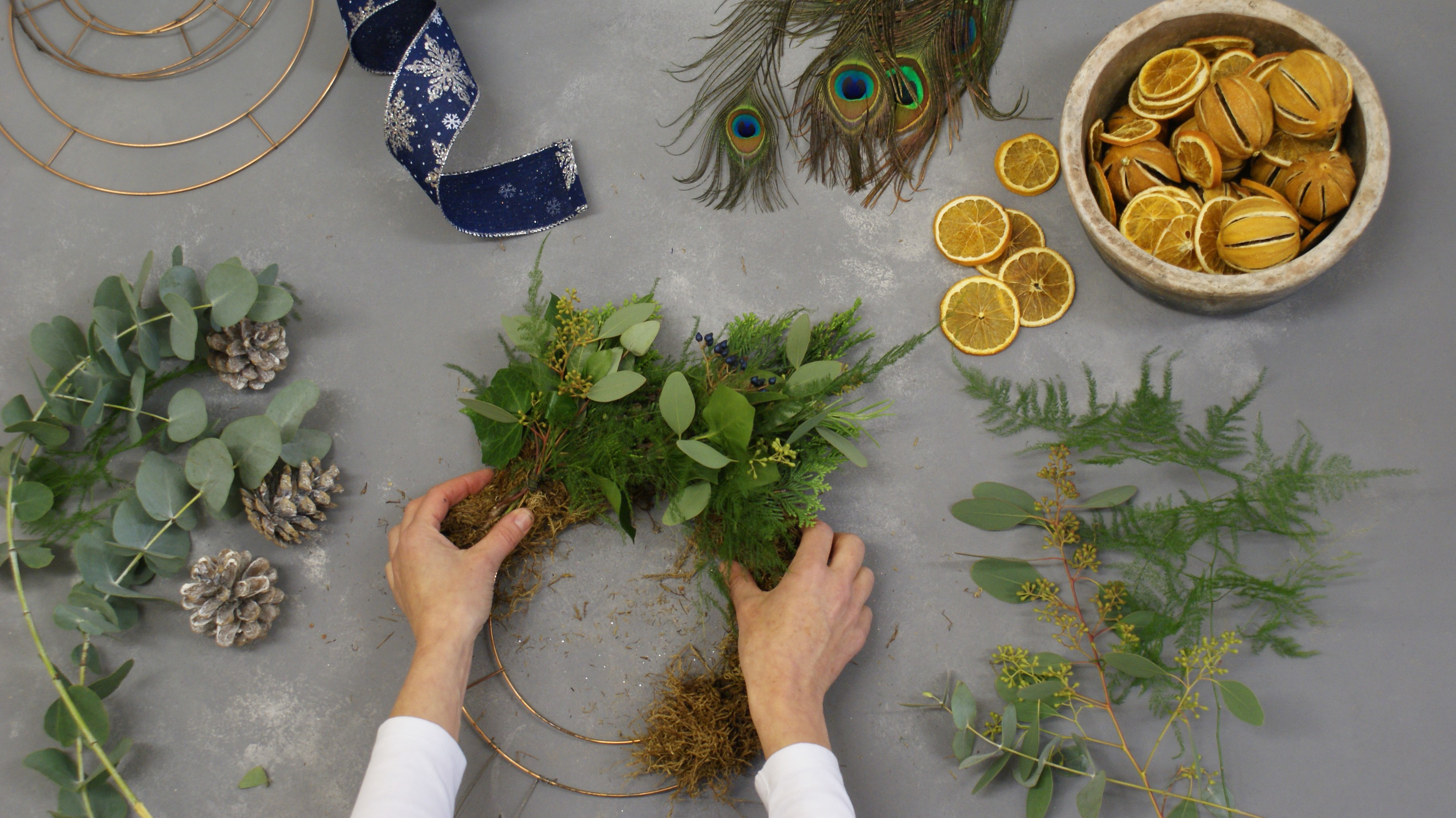 How to make a Christmas wreath