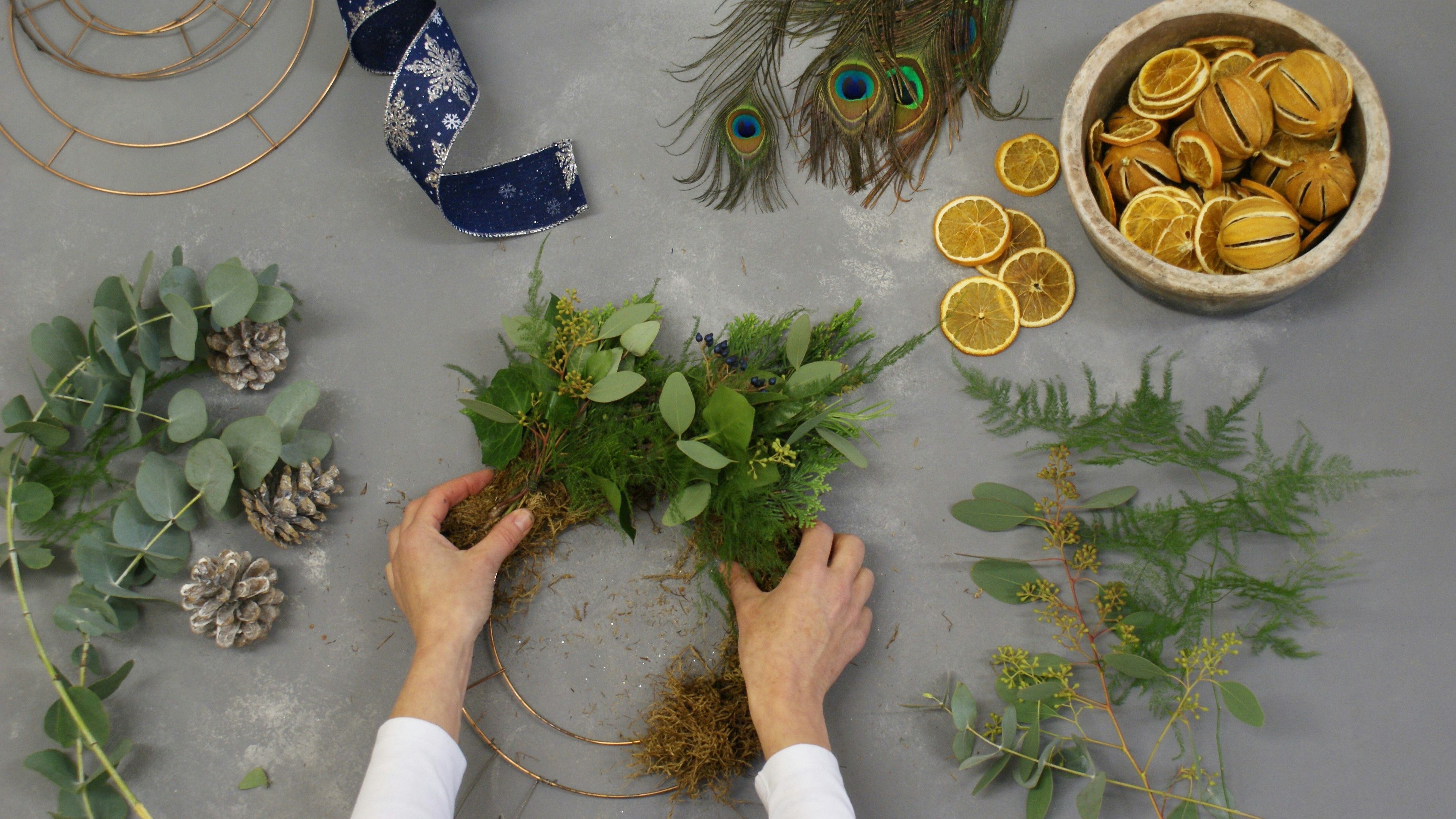 How to make a Christmas wreath