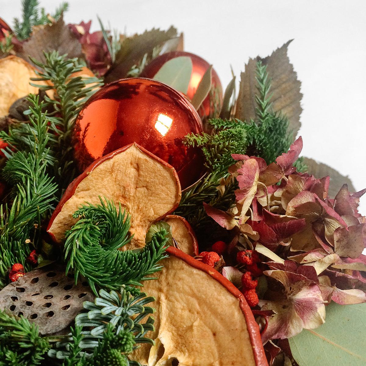 Wreath red bauble original