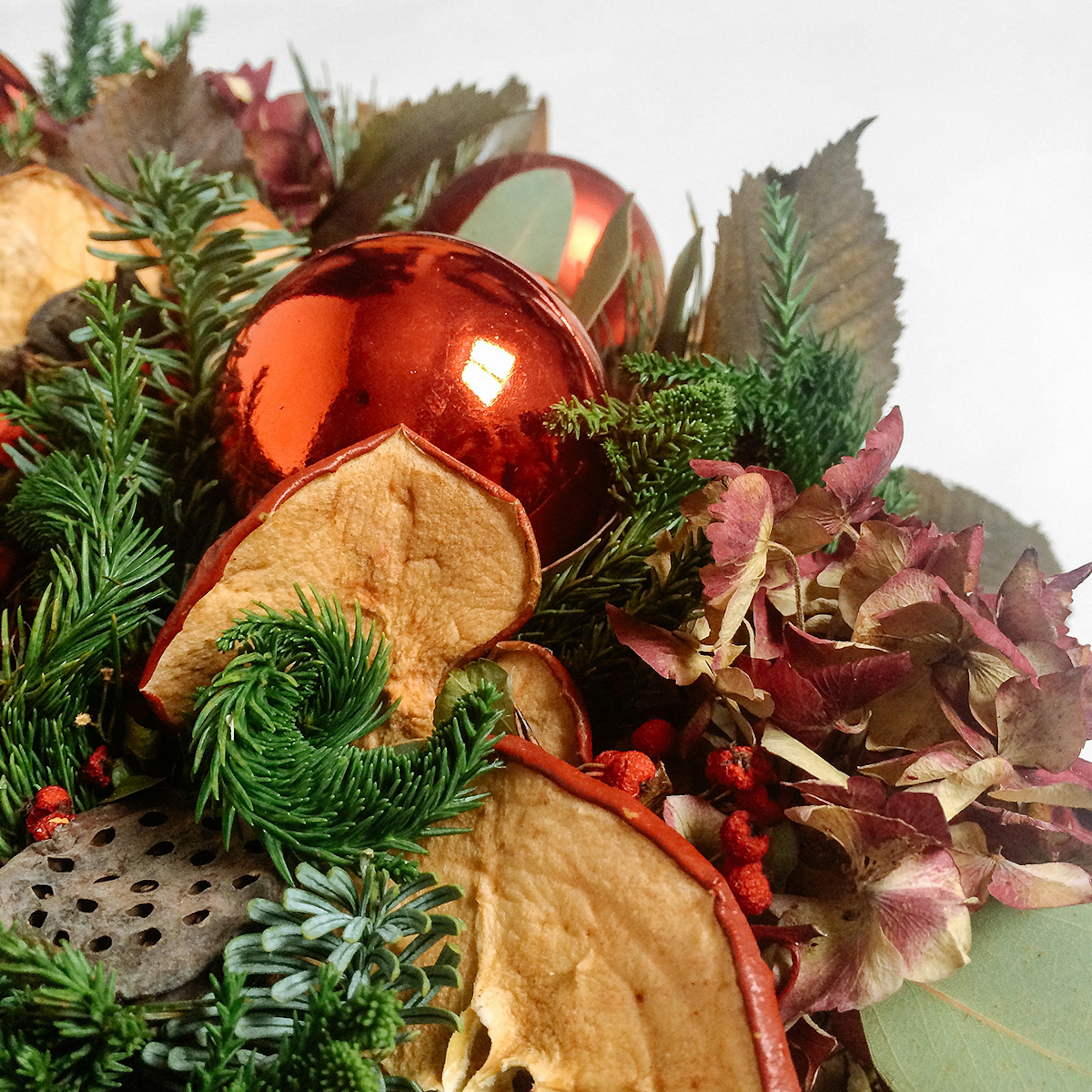 Wreath red bauble original