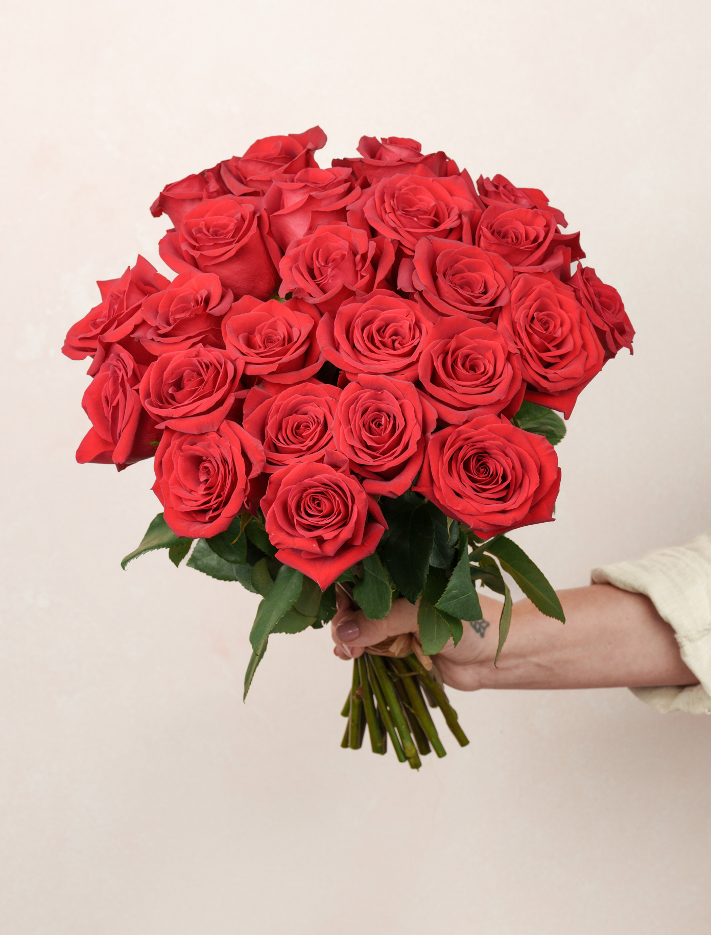 Amour by Ode a La ROSE- Chicago  — flowers available for delivery from Floom