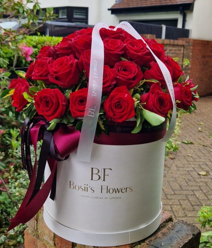50Roses in Hat Box