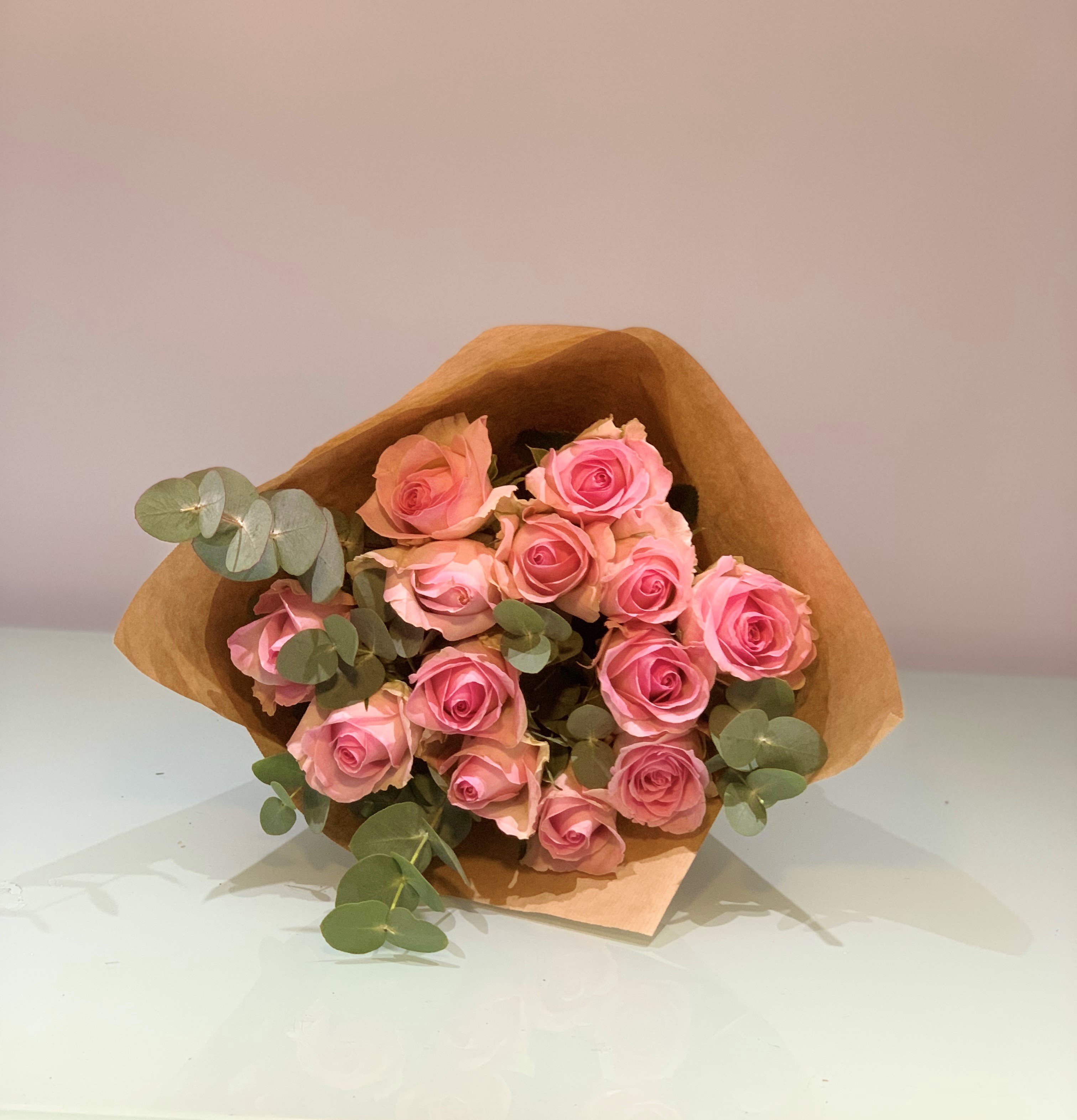 12 Pretty Pink Roses