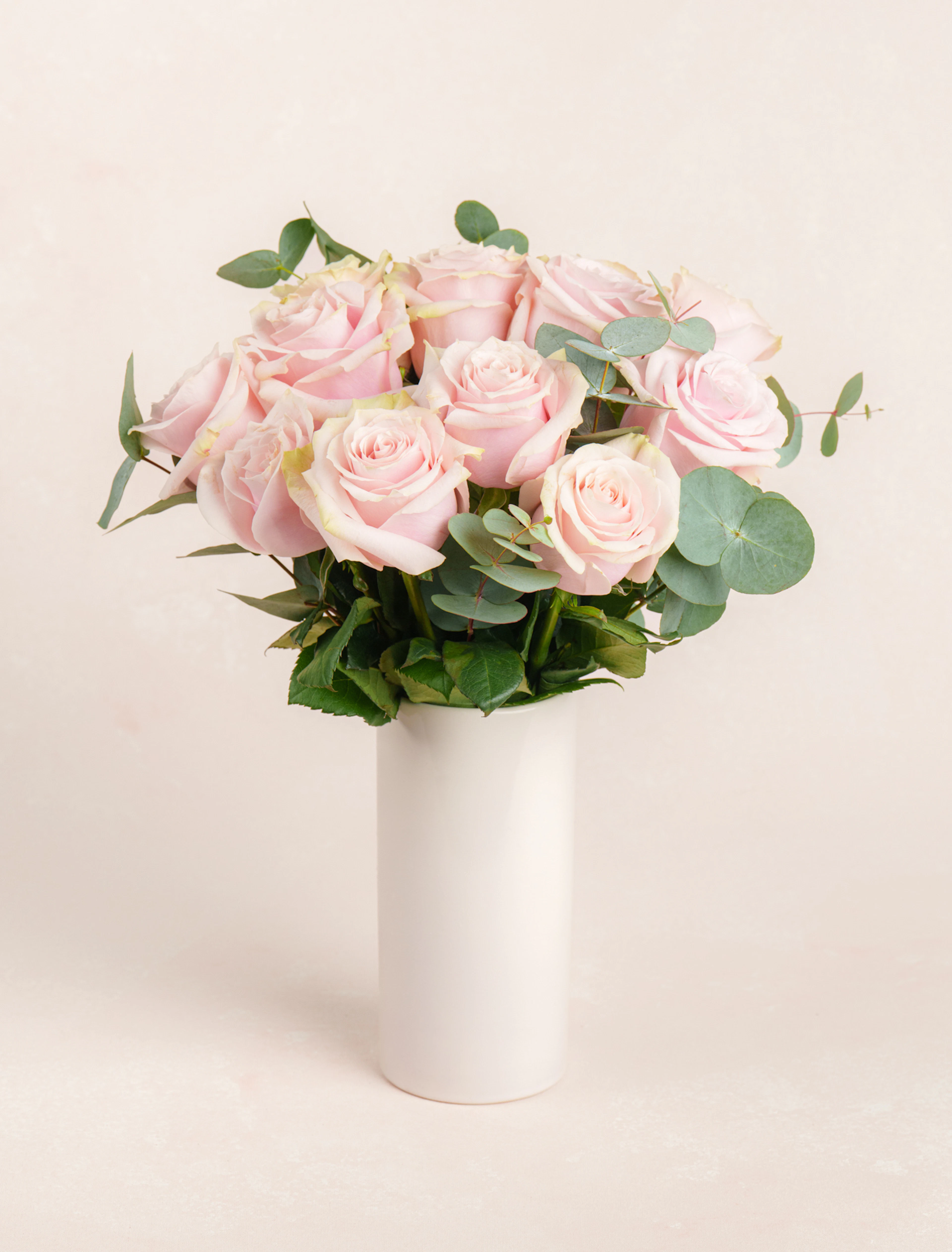 Brigitte by Ode a La ROSE- Chicago — flowers available for delivery from Floom