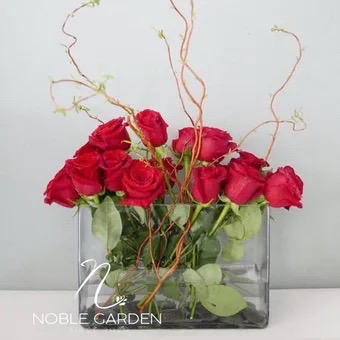 Dozen red rosese