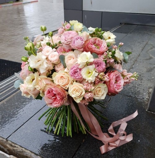 Pink and pastel roses