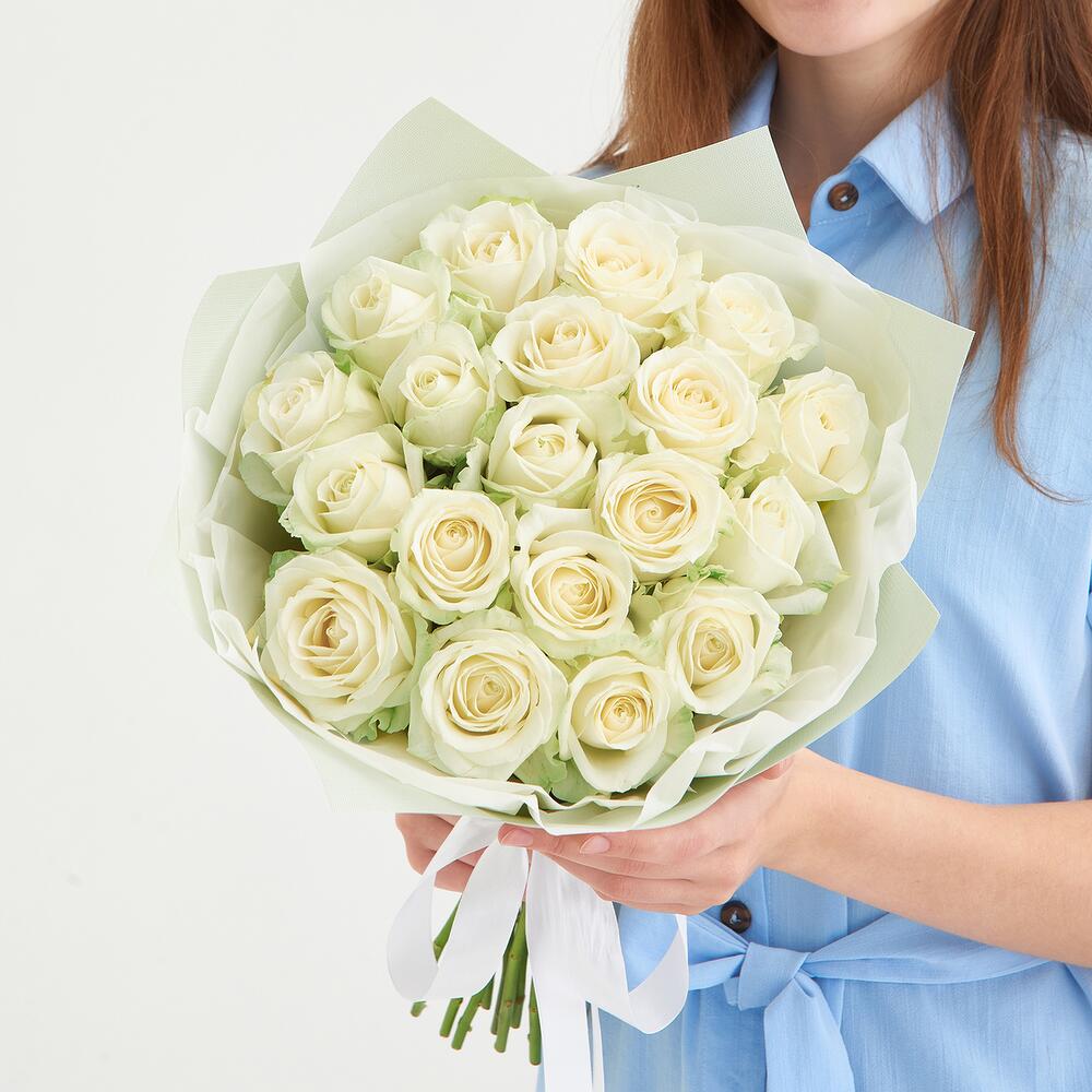 19 white roses