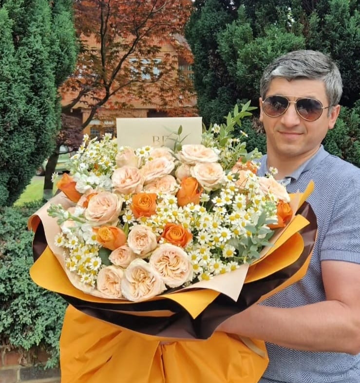 Matricaria and roses