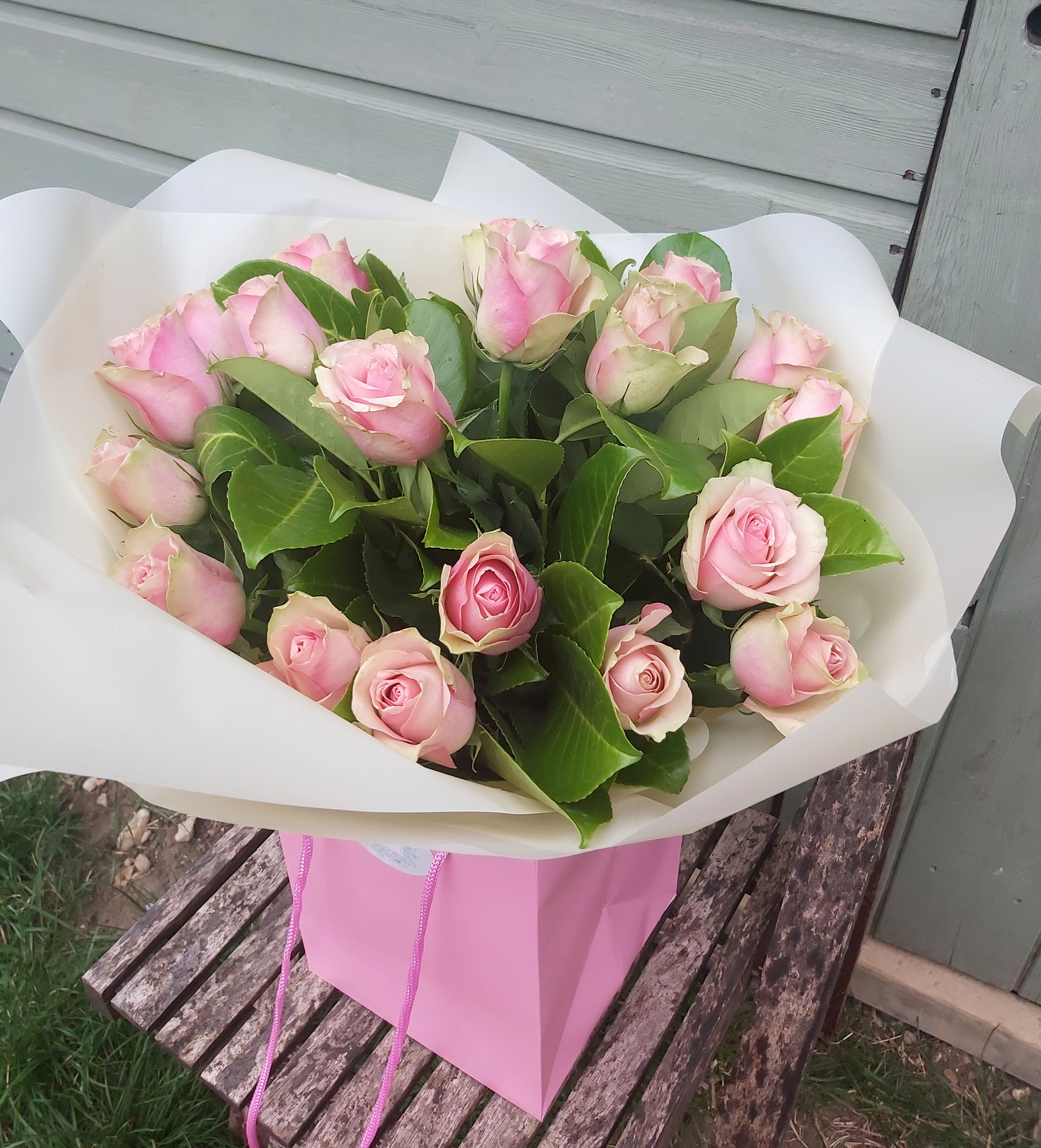 Pink roses bouquet