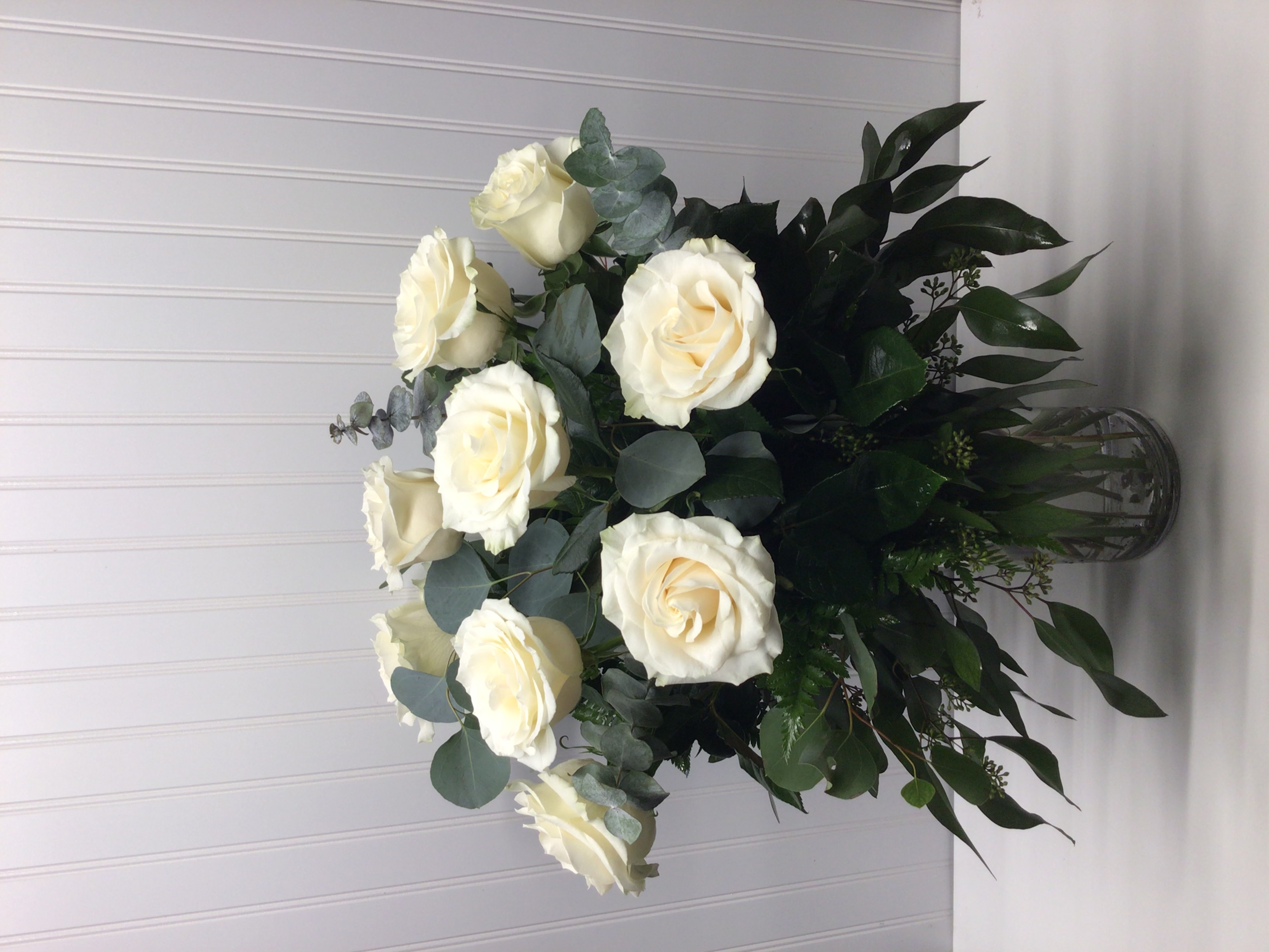 Classic white roses 