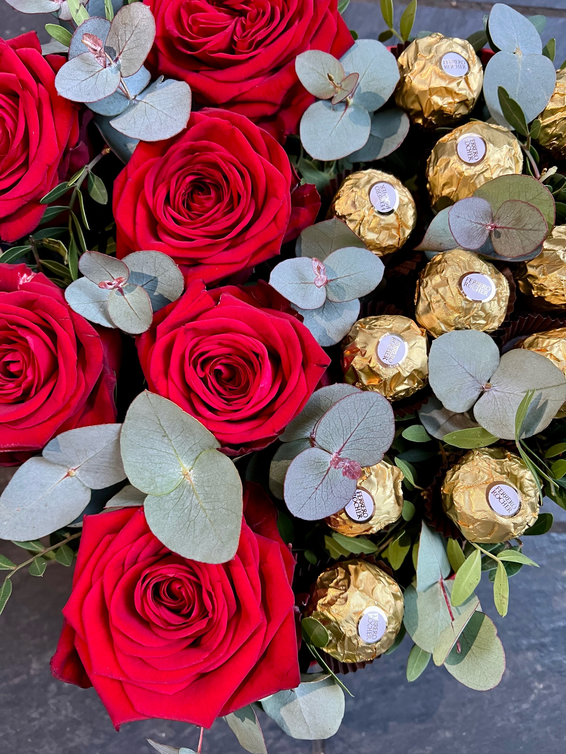 Roses & Ferrero Box
