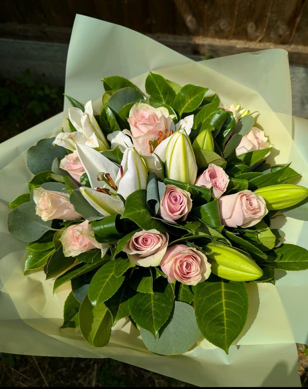 Roses & lillies bouq