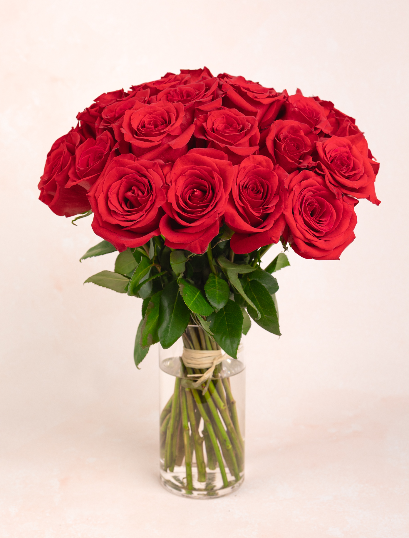 Amour by Ode a La ROSE- Chicago  — flowers available for delivery from Floom