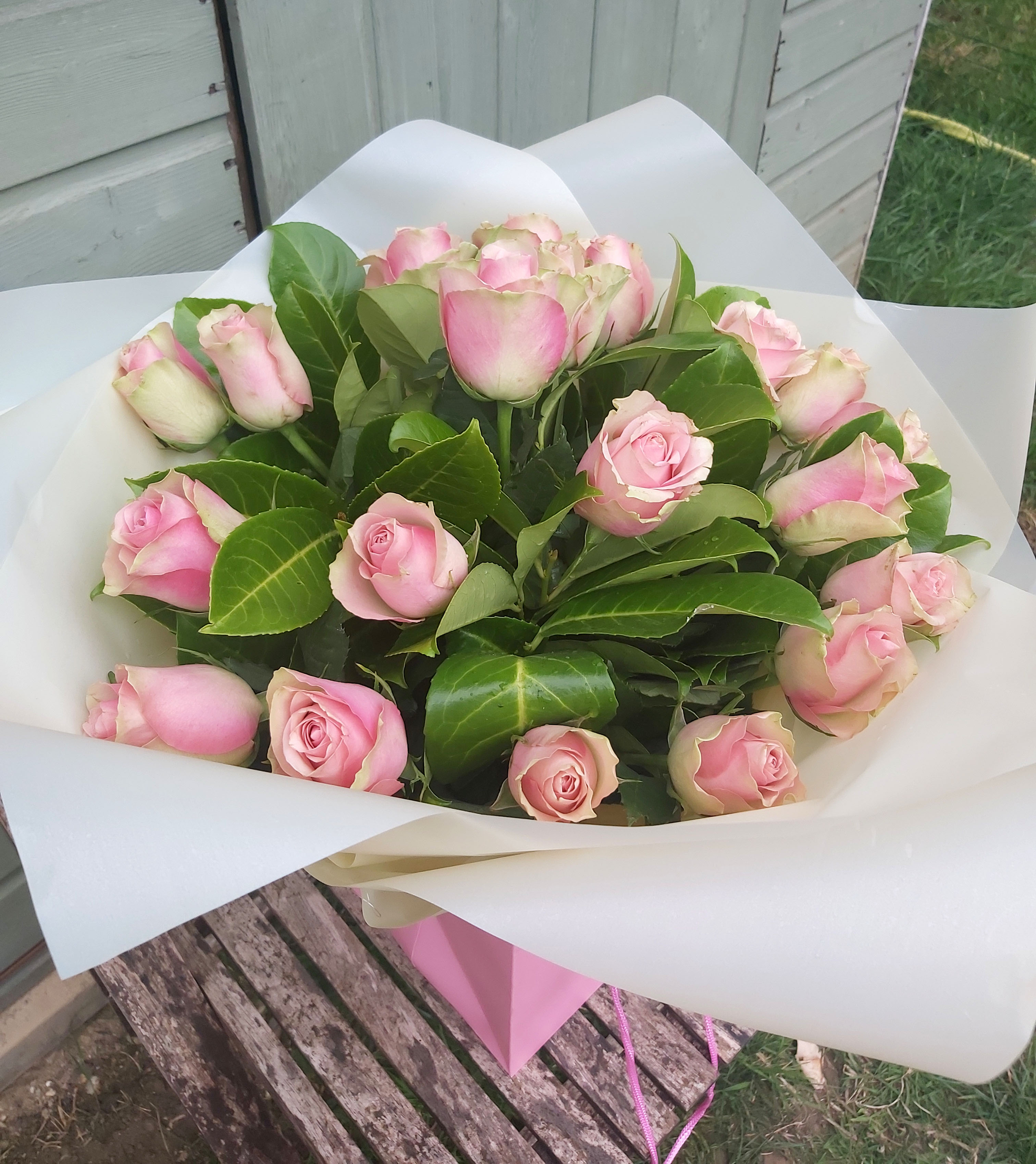 Pink roses bouquet