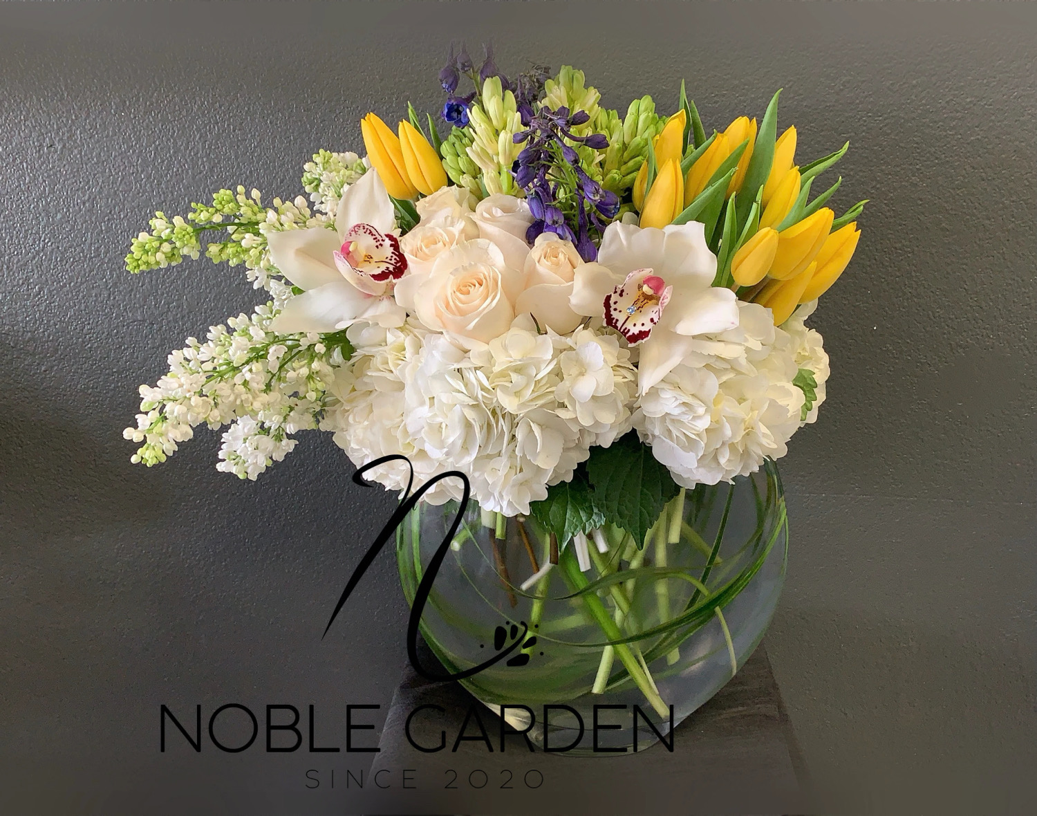 White-yellow flowers