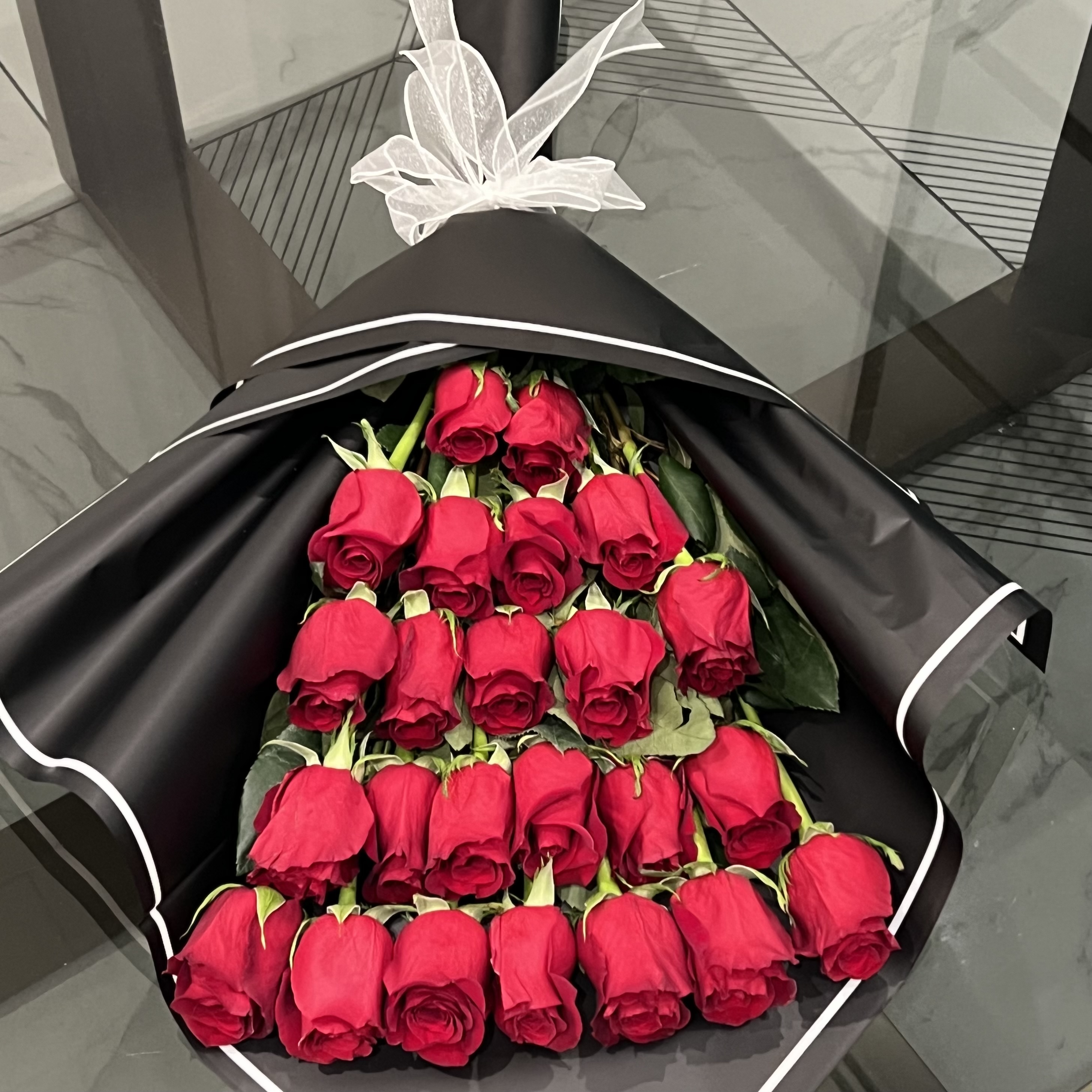 24 Natural Red Roses