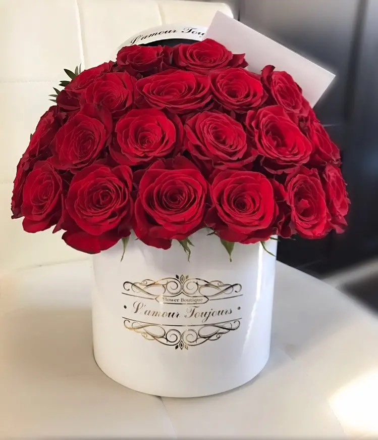 25 Red Roses Box