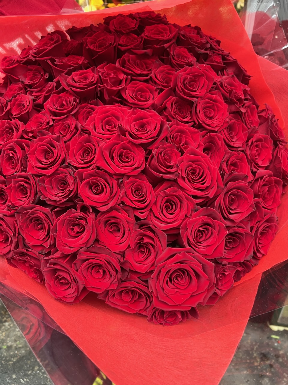 100 red roses