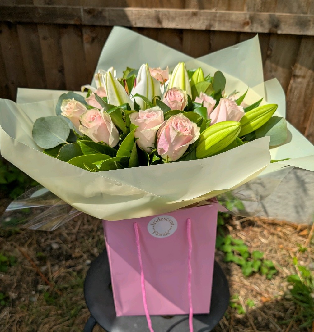 Roses & lillies bouq