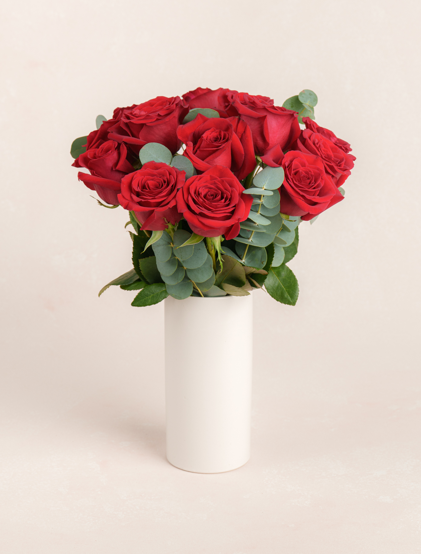 Amour by Ode a La ROSE- Chicago  — flowers available for delivery from Floom