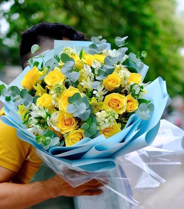 SWEET YELLOW ROSES