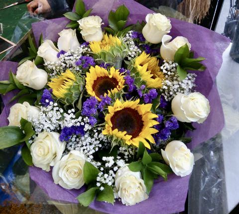 Circle of white roses