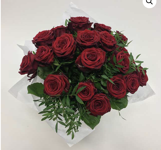 Luxury 12 red roses