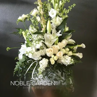 Modern white flowers
