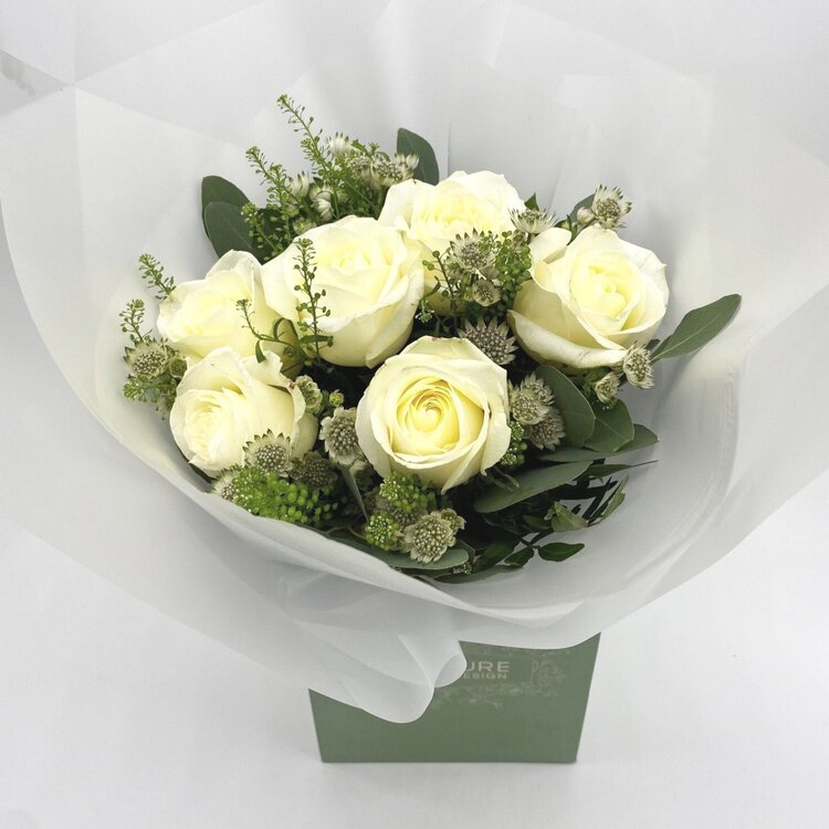 Six Luxe White Roses
