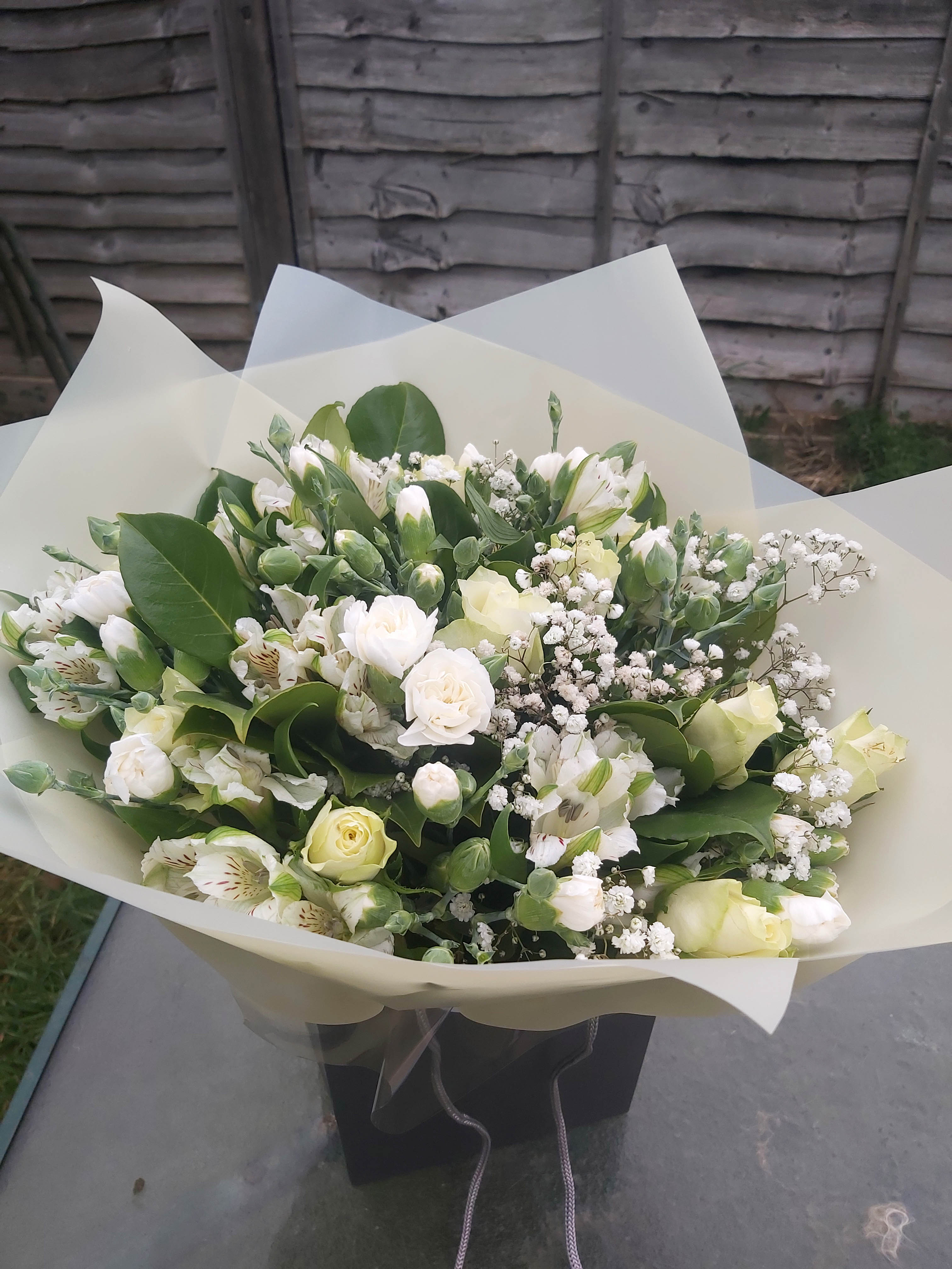 White roses & gyps