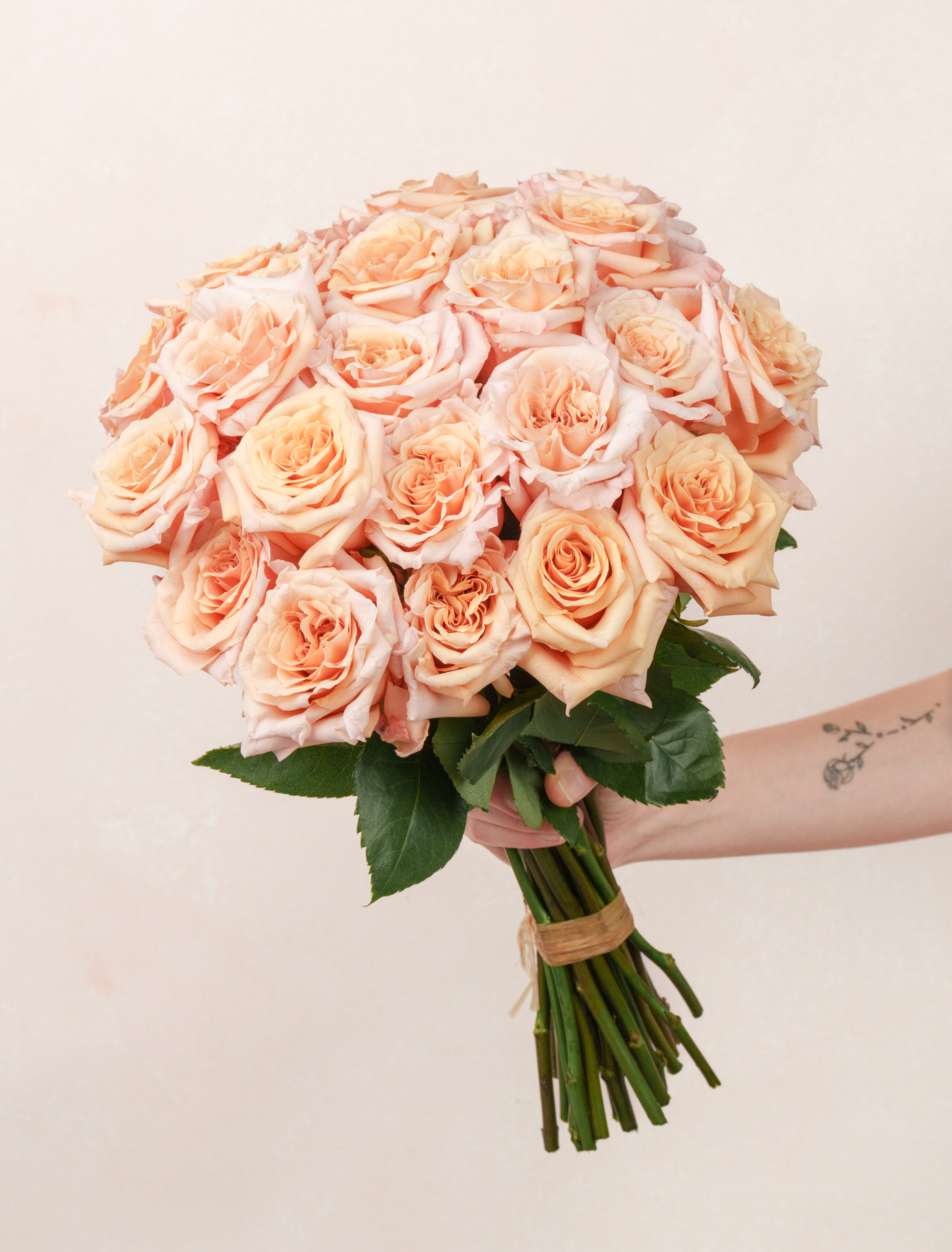 Lolita by Ode a La ROSE- Chicago  — flowers available for delivery from Floom