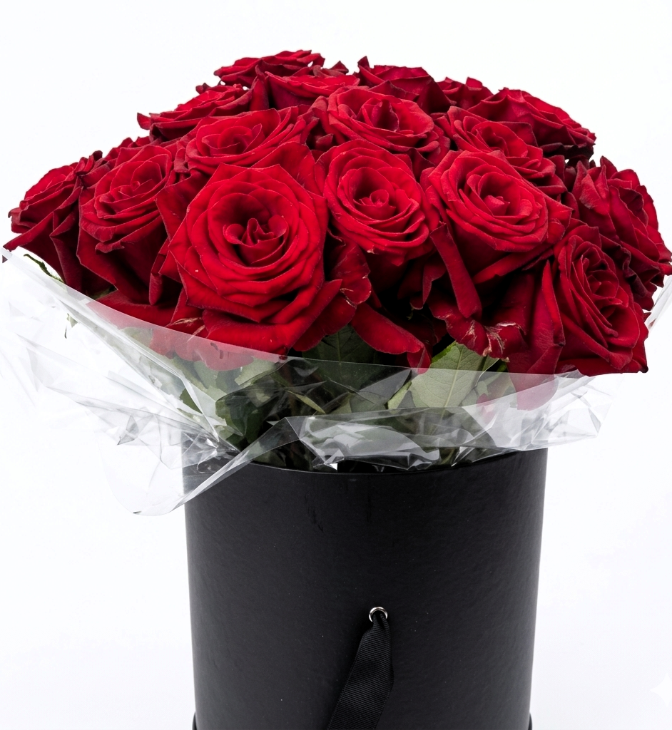 Roses in a hatbox