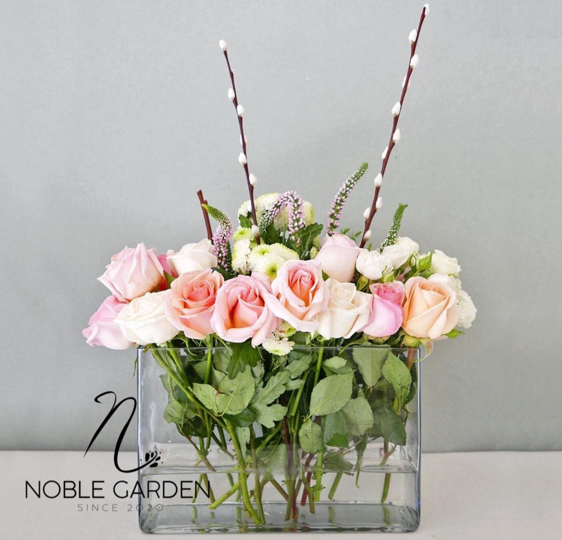 Special roses in vase
