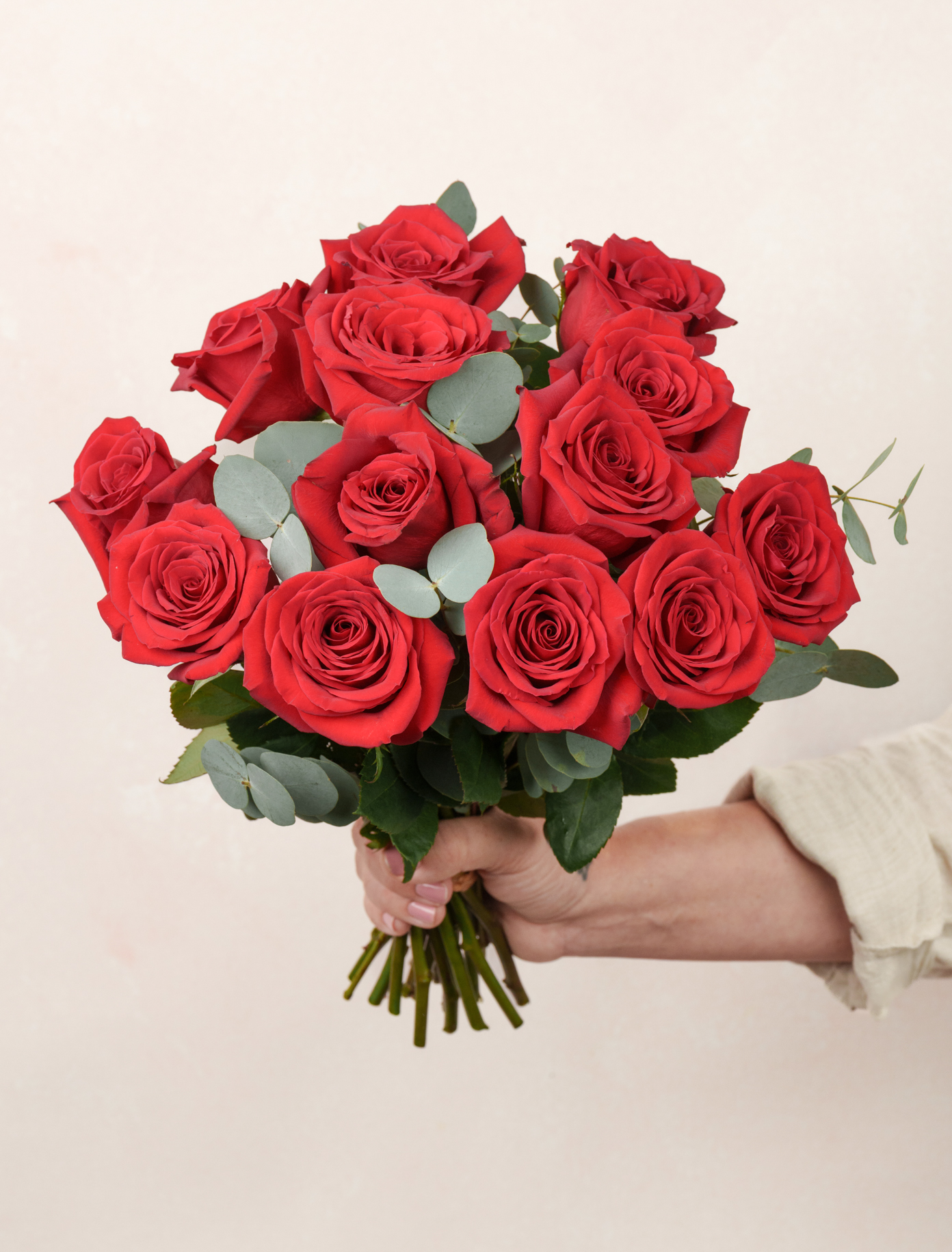 Amour by Ode a La ROSE- Chicago  — flowers available for delivery from Floom
