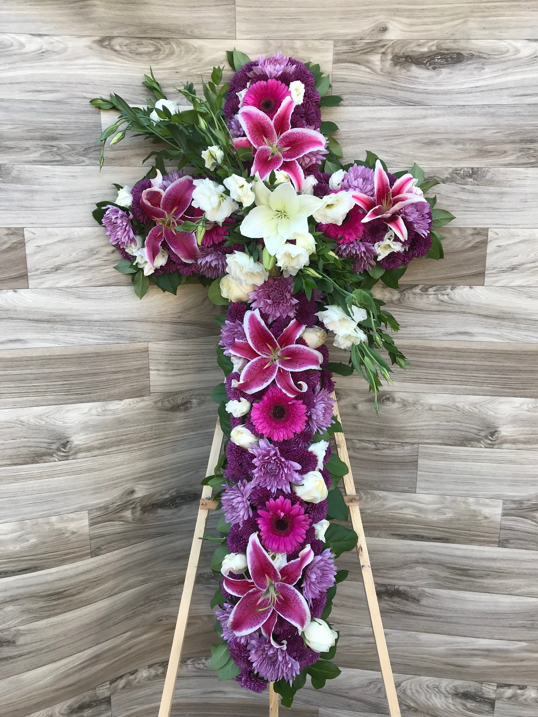 Lush & Beauty Cross
